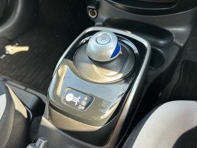 日産 ノート e－パワー X 千葉県 2018(平30)年 5.9万km ダークメタルグレー 純正ナビ/CD/DVD/Bluetooth/フルセグTV/バックカメラ/ETC/エマージェンシーブレーキ/車線逸脱警報/車両接近通報装置/オートハイビーム/プッシュスタート/スマートキー/スペアキー/純正15インチアルミホイール/保証書・取扱説明書/ナビ取扱説明書