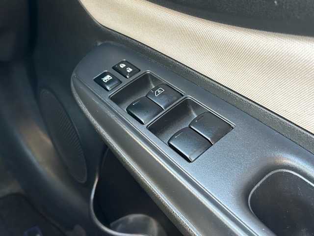 日産 ノート e－パワー X 千葉県 2018(平30)年 5.9万km ダークメタルグレー 純正ナビ/CD/DVD/Bluetooth/フルセグTV/バックカメラ/ETC/エマージェンシーブレーキ/車線逸脱警報/車両接近通報装置/オートハイビーム/プッシュスタート/スマートキー/スペアキー/純正15インチアルミホイール/保証書・取扱説明書/ナビ取扱説明書