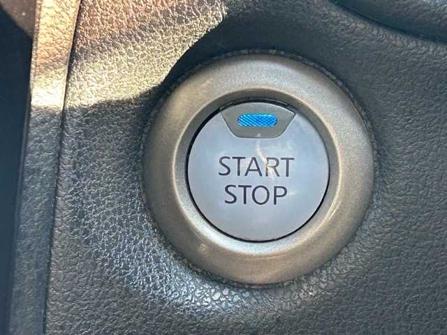 日産 ノート e－パワー X 千葉県 2018(平30)年 5.9万km ダークメタルグレー 純正ナビ/CD/DVD/Bluetooth/フルセグTV/バックカメラ/ETC/エマージェンシーブレーキ/車線逸脱警報/車両接近通報装置/オートハイビーム/プッシュスタート/スマートキー/スペアキー/純正15インチアルミホイール/保証書・取扱説明書/ナビ取扱説明書