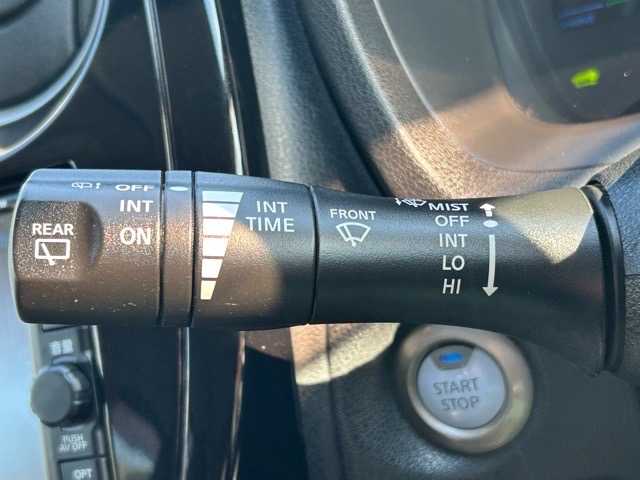 日産 ノート e－パワー X 千葉県 2018(平30)年 5.9万km ダークメタルグレー 純正ナビ/CD/DVD/Bluetooth/フルセグTV/バックカメラ/ETC/エマージェンシーブレーキ/車線逸脱警報/車両接近通報装置/オートハイビーム/プッシュスタート/スマートキー/スペアキー/純正15インチアルミホイール/保証書・取扱説明書/ナビ取扱説明書