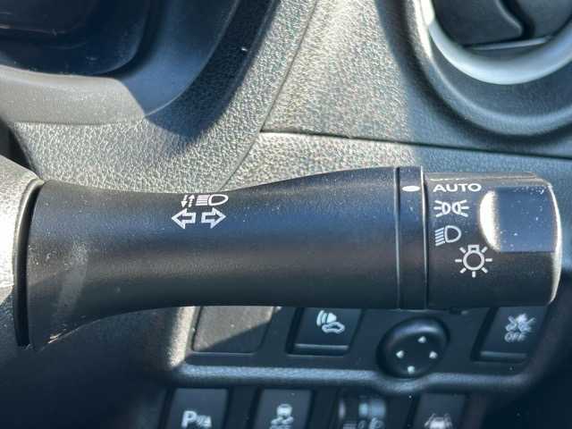 日産 ノート e－パワー X 千葉県 2018(平30)年 5.9万km ダークメタルグレー 純正ナビ/CD/DVD/Bluetooth/フルセグTV/バックカメラ/ETC/エマージェンシーブレーキ/車線逸脱警報/車両接近通報装置/オートハイビーム/プッシュスタート/スマートキー/スペアキー/純正15インチアルミホイール/保証書・取扱説明書/ナビ取扱説明書