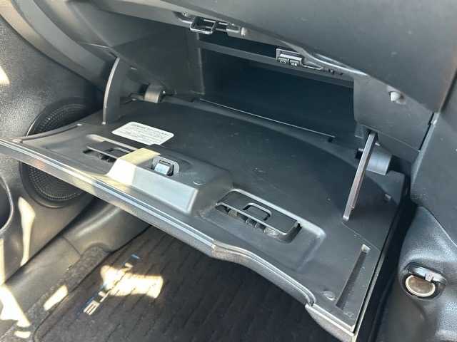 日産 ノート e－パワー X 千葉県 2018(平30)年 5.9万km ダークメタルグレー 純正ナビ/CD/DVD/Bluetooth/フルセグTV/バックカメラ/ETC/エマージェンシーブレーキ/車線逸脱警報/車両接近通報装置/オートハイビーム/プッシュスタート/スマートキー/スペアキー/純正15インチアルミホイール/保証書・取扱説明書/ナビ取扱説明書