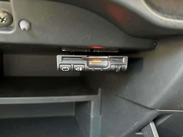 日産 ノート e－パワー X 千葉県 2018(平30)年 5.9万km ダークメタルグレー 純正ナビ/CD/DVD/Bluetooth/フルセグTV/バックカメラ/ETC/エマージェンシーブレーキ/車線逸脱警報/車両接近通報装置/オートハイビーム/プッシュスタート/スマートキー/スペアキー/純正15インチアルミホイール/保証書・取扱説明書/ナビ取扱説明書