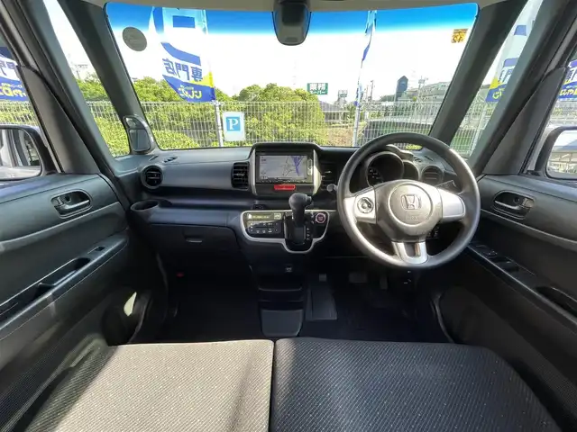 ホンダ Ｎ ＢＯＸ G SSパッケージ 兵庫県 2014(平26)年 8.4万km プレミアムホワイトパール (株)IDOMが運営する【じしゃロン神戸名谷店】の自社ローン専用車両になりますこちらは現金またはオートローンご利用時の価格です。自社ローンご希望の方は別途その旨お申付け下さい/●ディーラーオプションナビ/●地デジ視聴可/●両側パワースライドドア/●バックモニター/●シティブレーキアクティブシステム/●純正１４インチアルミホイール/●オートエアコン/●プラズマクラスター/●シートリフター/●プッシュエンジンスタート/●スマートキーシステム/●SRSエアバック（運転席・助手席・サイド・カーテン）