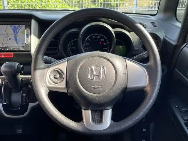ホンダ Ｎ ＢＯＸ G SSパッケージ 兵庫県 2014(平26)年 8.4万km プレミアムホワイトパール (株)IDOMが運営する【じしゃロン神戸名谷店】の自社ローン専用車両になりますこちらは現金またはオートローンご利用時の価格です。自社ローンご希望の方は別途その旨お申付け下さい/●ディーラーオプションナビ/●地デジ視聴可/●両側パワースライドドア/●バックモニター/●シティブレーキアクティブシステム/●純正１４インチアルミホイール/●オートエアコン/●プラズマクラスター/●シートリフター/●プッシュエンジンスタート/●スマートキーシステム/●SRSエアバック（運転席・助手席・サイド・カーテン）