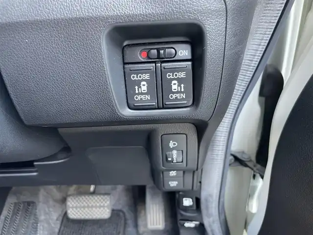 ホンダ Ｎ ＢＯＸ G SSパッケージ 兵庫県 2014(平26)年 8.4万km プレミアムホワイトパール (株)IDOMが運営する【じしゃロン神戸名谷店】の自社ローン専用車両になりますこちらは現金またはオートローンご利用時の価格です。自社ローンご希望の方は別途その旨お申付け下さい/●ディーラーオプションナビ/●地デジ視聴可/●両側パワースライドドア/●バックモニター/●シティブレーキアクティブシステム/●純正１４インチアルミホイール/●オートエアコン/●プラズマクラスター/●シートリフター/●プッシュエンジンスタート/●スマートキーシステム/●SRSエアバック（運転席・助手席・サイド・カーテン）