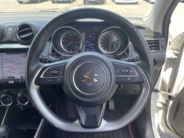 スズキ スイフト RSt 愛知県 2017(平29)年 6.1万km ピュアホワイトP ＳＤナビ　/Bluetooth/TV/CD/オートクルーズコントロール　/ドライブレコーダー　/ビルトインＥＴＣ２．０　/ＭＴモード付ＡＴ　/シートヒーター　/衝突被害軽減システム　/レーンキープアシスト/横滑り防止システム　/オートＬＥＤヘッドライト/フォグランプ/純正フロアマット