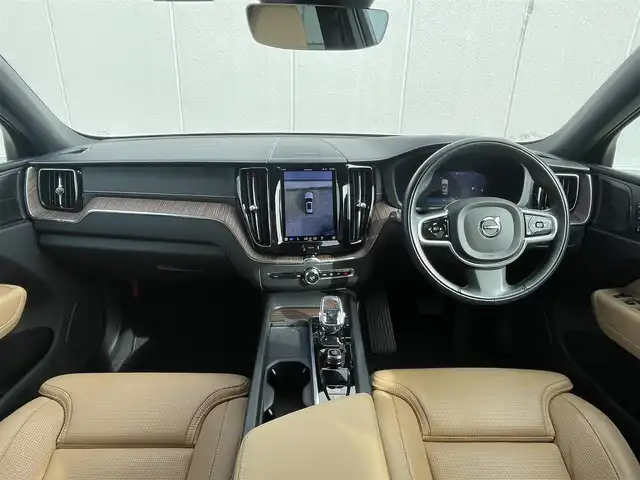 ボルボ ボルボ ＸＣ６０ B5 AWD インスクリプション 東京都 2021(令3)年 3.6万km パール 純正ナビ/360°カメラ/フルセグTV/アダプティブクルーズコントロール/ステアリングスイッチ/フルオートエアコン/シートヒーター/本革シート/オートライト/ドライブレコーダー/電動パワーシート/パワーバックドア/純正LEDヘッドライト