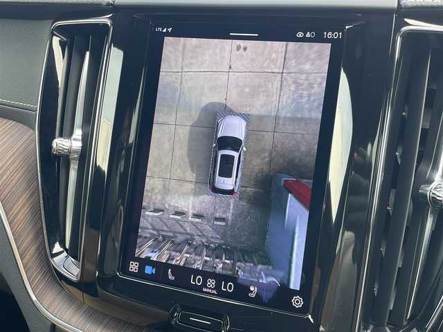 ボルボ ボルボ ＸＣ６０ B5 AWD インスクリプション 東京都 2021(令3)年 3.6万km パール 純正ナビ/360°カメラ/フルセグTV/アダプティブクルーズコントロール/ステアリングスイッチ/フルオートエアコン/シートヒーター/本革シート/オートライト/ドライブレコーダー/電動パワーシート/パワーバックドア/純正LEDヘッドライト