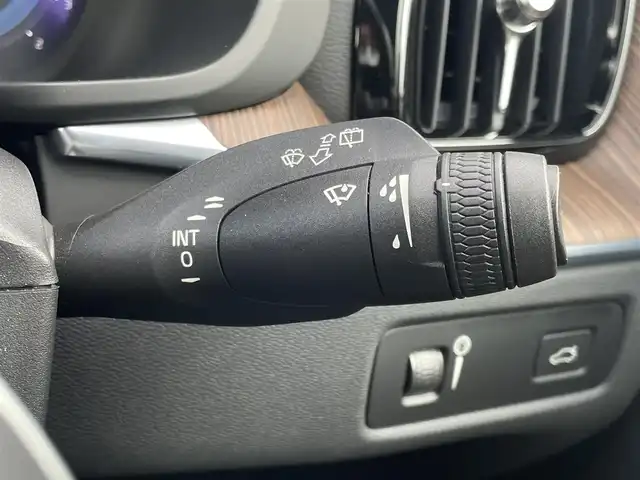 ボルボ ボルボ ＸＣ６０ B5 AWD インスクリプション 東京都 2021(令3)年 3.6万km パール 純正ナビ/360°カメラ/フルセグTV/アダプティブクルーズコントロール/ステアリングスイッチ/フルオートエアコン/シートヒーター/本革シート/オートライト/ドライブレコーダー/電動パワーシート/パワーバックドア/純正LEDヘッドライト