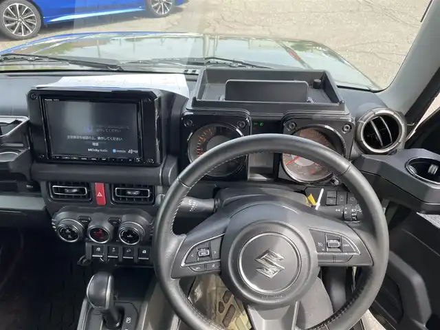 スズキ ジムニー シエラ JC 新潟県 2022(令4)年 1万km ジャングルグリーン 【４ＷＤ】/ワンオーナー/純正メモリナビ/(CN-RZ875)/フルセグ＆ＤＶＤ＆ＢＴ/バックモニター/ＲＡＹＳ１６アルミ/ＬＥＤ/フォグ/シートカバー/スマートキー/スペアキー/ＥＴＣ/リアラダー/革巻ステアリング/ライトウォッシャー/ステアリングスイッチ/保証書＆整備手帳＆取説
