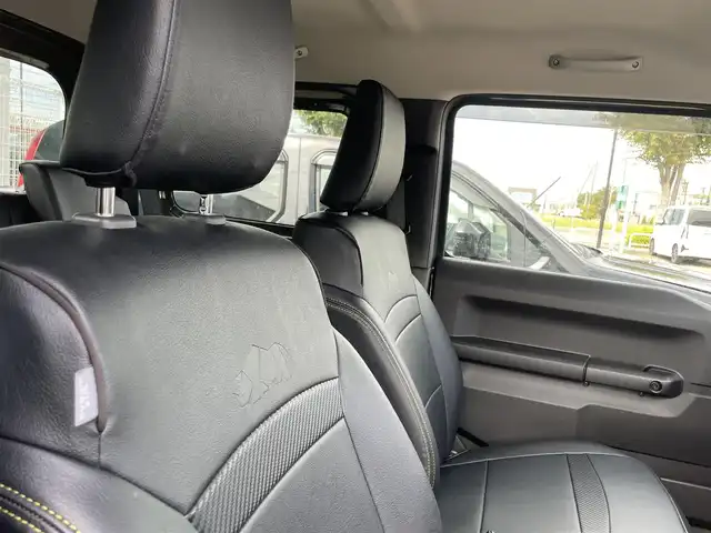 スズキ ジムニー シエラ JC 新潟県 2022(令4)年 1万km ジャングルグリーン 【４ＷＤ】/ワンオーナー/純正メモリナビ/(CN-RZ875)/フルセグ＆ＤＶＤ＆ＢＴ/バックモニター/ＲＡＹＳ１６アルミ/ＬＥＤ/フォグ/シートカバー/スマートキー/スペアキー/ＥＴＣ/リアラダー/革巻ステアリング/ライトウォッシャー/ステアリングスイッチ/保証書＆整備手帳＆取説