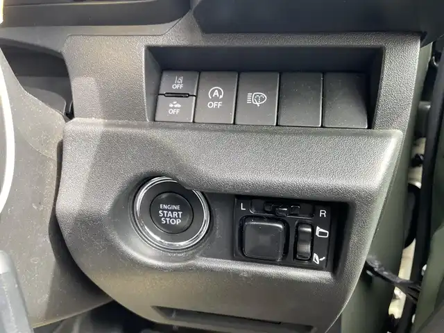 スズキ ジムニー シエラ JC 新潟県 2022(令4)年 1万km ジャングルグリーン 【４ＷＤ】/ワンオーナー/純正メモリナビ/(CN-RZ875)/フルセグ＆ＤＶＤ＆ＢＴ/バックモニター/ＲＡＹＳ１６アルミ/ＬＥＤ/フォグ/シートカバー/スマートキー/スペアキー/ＥＴＣ/リアラダー/革巻ステアリング/ライトウォッシャー/ステアリングスイッチ/保証書＆整備手帳＆取説
