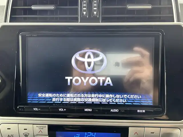 トヨタ ランドクルーザー プラド TX Lパッケージ 佐賀県 2018(平30)年 7.1万km ブラック ワンオーナー/純正9インチナビ/フルセグ/Bluetooth/CD/DVD/バックカメラ/ビルトインETC/ドライブレコーダー/衝突被害軽減システム/レーダークルーズコントロール/レーンアシスト/クリアランスソナー/LEDヘッドライト/フォグランプ/オートライト/オートマチックハイビーム/運転席・助手席パワーシート/運転席・助手席シートベンチレーション/電動格納サードシート/純正フロアマット/純正サイドステップ/ジュ運勢19インチアルミホイール