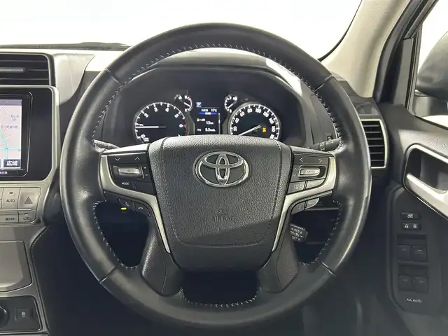 トヨタ ランドクルーザー プラド TX Lパッケージ 佐賀県 2018(平30)年 7.1万km ブラック ワンオーナー/純正9インチナビ/フルセグ/Bluetooth/CD/DVD/バックカメラ/ビルトインETC/ドライブレコーダー/衝突被害軽減システム/レーダークルーズコントロール/レーンアシスト/クリアランスソナー/LEDヘッドライト/フォグランプ/オートライト/オートマチックハイビーム/運転席・助手席パワーシート/運転席・助手席シートベンチレーション/電動格納サードシート/純正フロアマット/純正サイドステップ/ジュ運勢19インチアルミホイール