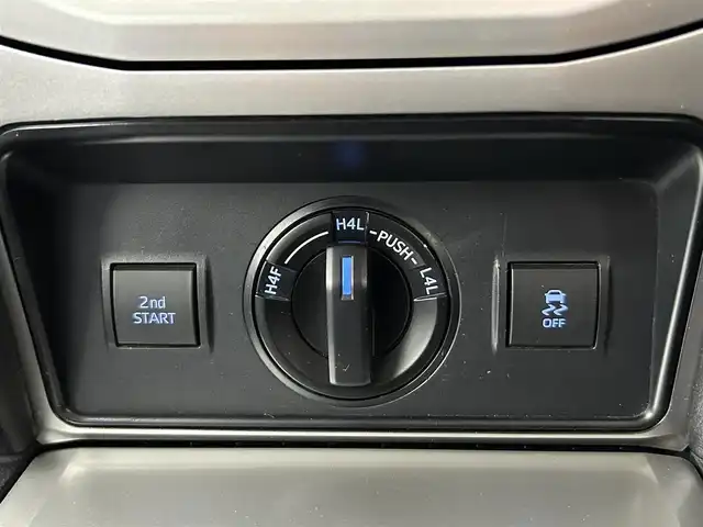 トヨタ ランドクルーザー プラド TX Lパッケージ 佐賀県 2018(平30)年 7.1万km ブラック ワンオーナー/純正9インチナビ/フルセグ/Bluetooth/CD/DVD/バックカメラ/ビルトインETC/ドライブレコーダー/衝突被害軽減システム/レーダークルーズコントロール/レーンアシスト/クリアランスソナー/LEDヘッドライト/フォグランプ/オートライト/オートマチックハイビーム/運転席・助手席パワーシート/運転席・助手席シートベンチレーション/電動格納サードシート/純正フロアマット/純正サイドステップ/ジュ運勢19インチアルミホイール