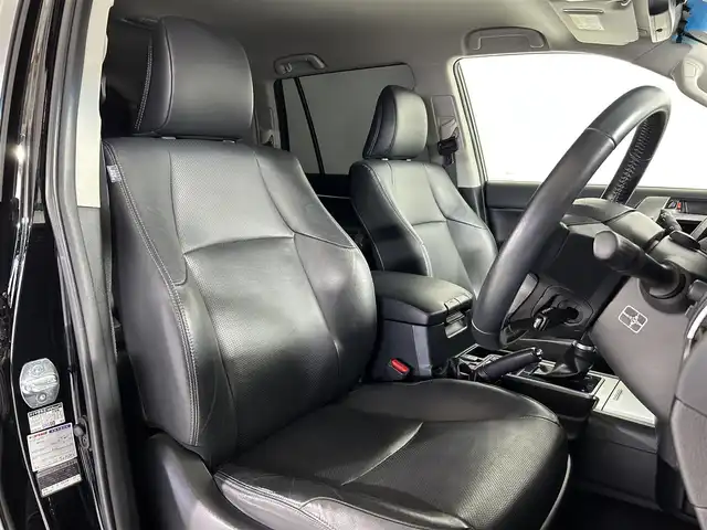 トヨタ ランドクルーザー プラド TX Lパッケージ 佐賀県 2018(平30)年 7.1万km ブラック ワンオーナー/純正9インチナビ/フルセグ/Bluetooth/CD/DVD/バックカメラ/ビルトインETC/ドライブレコーダー/衝突被害軽減システム/レーダークルーズコントロール/レーンアシスト/クリアランスソナー/LEDヘッドライト/フォグランプ/オートライト/オートマチックハイビーム/運転席・助手席パワーシート/運転席・助手席シートベンチレーション/電動格納サードシート/純正フロアマット/純正サイドステップ/ジュ運勢19インチアルミホイール