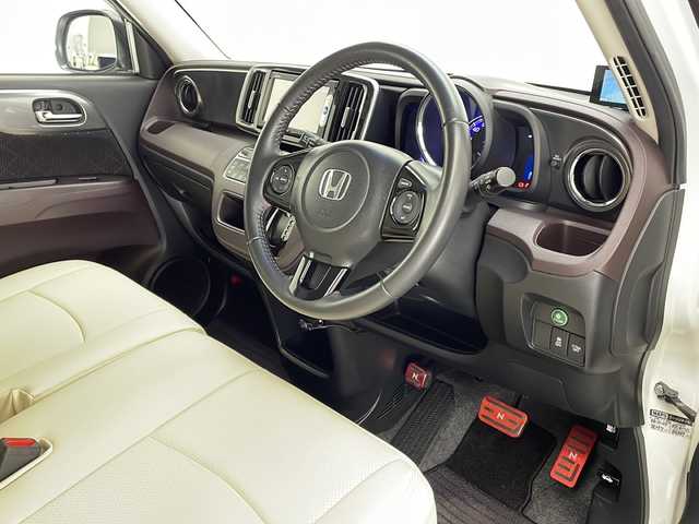 ホンダ Ｎ ＯＮＥ プレミアム ツアラー 宮崎県 2014(平26)年 8.3万km プレミアムホワイトパール 禁煙車/シティブレーキアシスト/純正ナビTV/（VXM-145VSi/CD/FMAM/ワンセグTV）/純正バックカメラ/純正キセノンオートライト/純正フォグ/純正アルミペダル/純正15インチアルミ/純正ルーフエンドスポイラー/純正フロアマット/社外ドライブレコーダー/社外clazzio革調シートカバー/社外ETC/クルーズコントロール/パドルシフト/ウインカードアミラー/オートエアコン/本革巻ハンドル/スマートキー/プッシュエンジンスタート/スペアキー/取扱い説明書