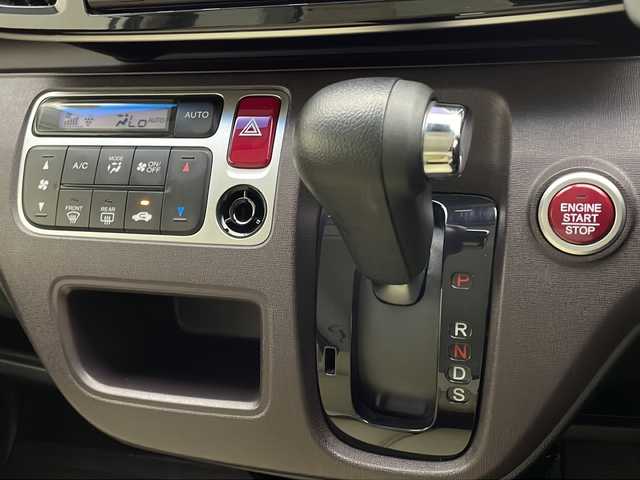 ホンダ Ｎ ＯＮＥ プレミアム ツアラー 宮崎県 2014(平26)年 8.3万km プレミアムホワイトパール 禁煙車/シティブレーキアシスト/純正ナビTV/（VXM-145VSi/CD/FMAM/ワンセグTV）/純正バックカメラ/純正キセノンオートライト/純正フォグ/純正アルミペダル/純正15インチアルミ/純正ルーフエンドスポイラー/純正フロアマット/社外ドライブレコーダー/社外clazzio革調シートカバー/社外ETC/クルーズコントロール/パドルシフト/ウインカードアミラー/オートエアコン/本革巻ハンドル/スマートキー/プッシュエンジンスタート/スペアキー/取扱い説明書