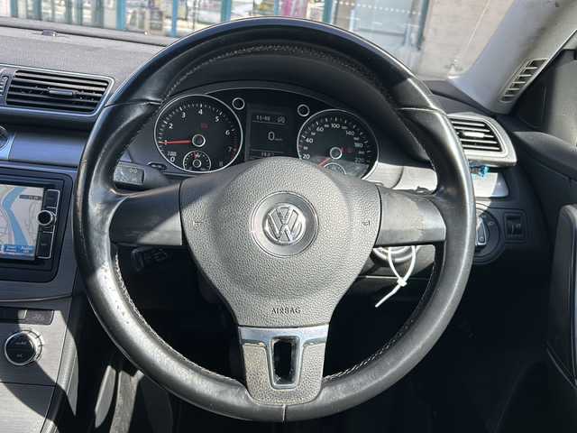 フォルクスワーゲン パサート ヴァリアント TSI コンフォBM 愛知県 2014(平26)年 9.6万km キャンディホワイト 登録時走行距離95834km/純正7インチメモリナビ/(Bluetooth/フルセグTV/DVD/USB)/バックカメラ/ETC/クルーズコントロール/電動パーキングブレーキ/オートホールド/ルーフレール/スマートキー/(スペアキー×1)/スペヤタイヤ×1/アイドリングストップ/フォグランプ/取説/保証書/社外フロアマット