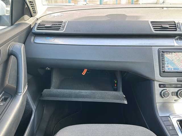 フォルクスワーゲン パサート ヴァリアント TSI コンフォBM 愛知県 2014(平26)年 9.6万km キャンディホワイト 登録時走行距離95834km/純正7インチメモリナビ/(Bluetooth/フルセグTV/DVD/USB)/バックカメラ/ETC/クルーズコントロール/電動パーキングブレーキ/オートホールド/ルーフレール/スマートキー/(スペアキー×1)/スペヤタイヤ×1/アイドリングストップ/フォグランプ/取説/保証書/社外フロアマット