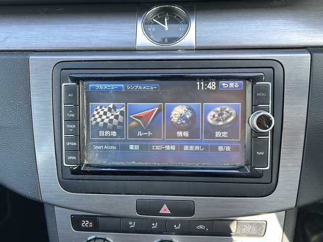 フォルクスワーゲン パサート ヴァリアント TSI コンフォBM 愛知県 2014(平26)年 9.6万km キャンディホワイト 登録時走行距離95834km/純正7インチメモリナビ/(Bluetooth/フルセグTV/DVD/USB)/バックカメラ/ETC/クルーズコントロール/電動パーキングブレーキ/オートホールド/ルーフレール/スマートキー/(スペアキー×1)/スペヤタイヤ×1/アイドリングストップ/フォグランプ/取説/保証書/社外フロアマット