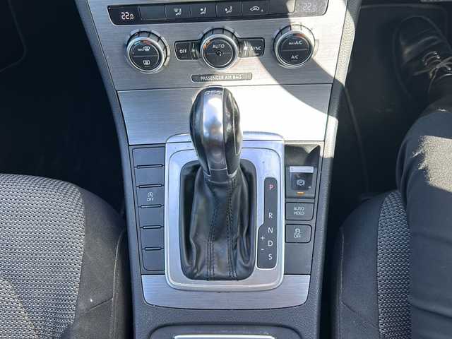 フォルクスワーゲン パサート ヴァリアント TSI コンフォBM 愛知県 2014(平26)年 9.6万km キャンディホワイト 登録時走行距離95834km/純正7インチメモリナビ/(Bluetooth/フルセグTV/DVD/USB)/バックカメラ/ETC/クルーズコントロール/電動パーキングブレーキ/オートホールド/ルーフレール/スマートキー/(スペアキー×1)/スペヤタイヤ×1/アイドリングストップ/フォグランプ/取説/保証書/社外フロアマット