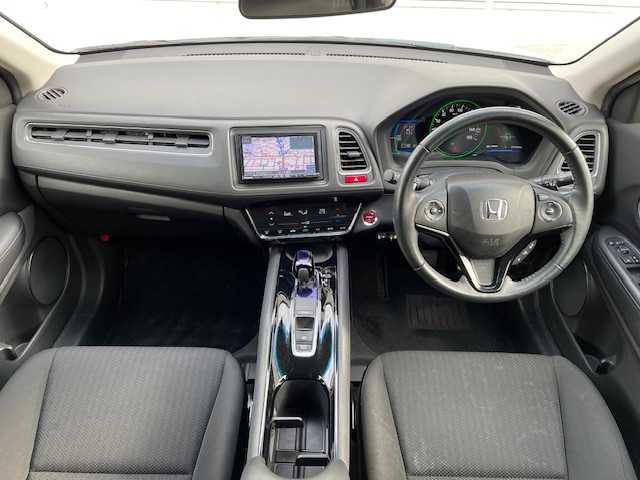 ホンダ ヴェゼル ハイブリッド X 富山県 2014(平26)年 10.8万km ホワイトオーキッドパール (株)IDOMが運営する【じしゃロン富山店】の自社ローン対象車両になります。こちらは現金ご利用時の価格です。自社ローンご希望の方は別途その旨お申付け下さい。/社外ナビ/FM/AM/CD/DVD/フルセグ/SD/バックカメラ/ETC/シティブレーキアクティブシステム/横滑り防止装置/LEDヘッドライト/フォグランプ/オートライト/ドアバイザー/クルーズコントロール/電子パーキングブレーキ/ステアリングリモコン/プッシュスタート/スマートキー/スペアキー１本/取説/保証書