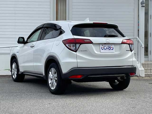 ホンダ ヴェゼル ハイブリッド X 富山県 2014(平26)年 10.8万km ホワイトオーキッドパール (株)IDOMが運営する【じしゃロン富山店】の自社ローン対象車両になります。こちらは現金ご利用時の価格です。自社ローンご希望の方は別途その旨お申付け下さい。/社外ナビ/FM/AM/CD/DVD/フルセグ/SD/バックカメラ/ETC/シティブレーキアクティブシステム/横滑り防止装置/LEDヘッドライト/フォグランプ/オートライト/ドアバイザー/クルーズコントロール/電子パーキングブレーキ/ステアリングリモコン/プッシュスタート/スマートキー/スペアキー１本/取説/保証書