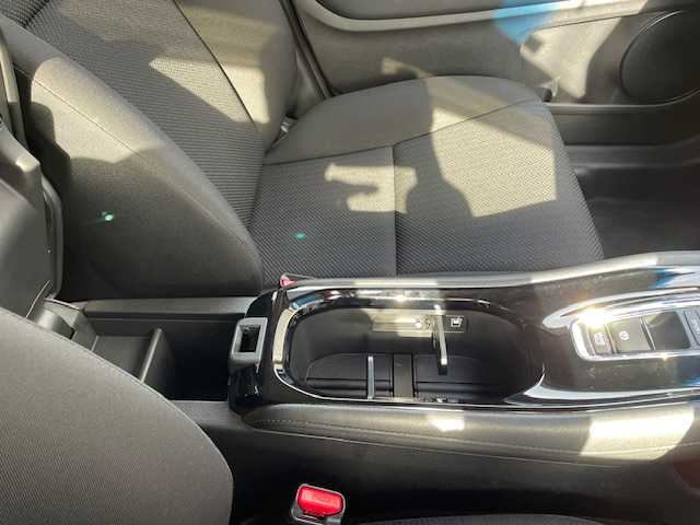 ホンダ ヴェゼル ハイブリッド X 富山県 2014(平26)年 10.8万km ホワイトオーキッドパール (株)IDOMが運営する【じしゃロン富山店】の自社ローン対象車両になります。こちらは現金ご利用時の価格です。自社ローンご希望の方は別途その旨お申付け下さい。/社外ナビ/FM/AM/CD/DVD/フルセグ/SD/バックカメラ/ETC/シティブレーキアクティブシステム/横滑り防止装置/LEDヘッドライト/フォグランプ/オートライト/ドアバイザー/クルーズコントロール/電子パーキングブレーキ/ステアリングリモコン/プッシュスタート/スマートキー/スペアキー１本/取説/保証書