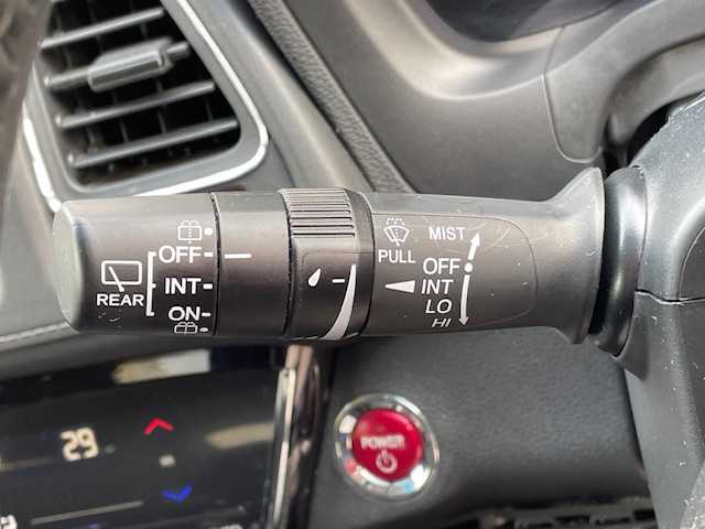 ホンダ ヴェゼル ハイブリッド X 富山県 2014(平26)年 10.8万km ホワイトオーキッドパール (株)IDOMが運営する【じしゃロン富山店】の自社ローン対象車両になります。こちらは現金ご利用時の価格です。自社ローンご希望の方は別途その旨お申付け下さい。/社外ナビ/FM/AM/CD/DVD/フルセグ/SD/バックカメラ/ETC/シティブレーキアクティブシステム/横滑り防止装置/LEDヘッドライト/フォグランプ/オートライト/ドアバイザー/クルーズコントロール/電子パーキングブレーキ/ステアリングリモコン/プッシュスタート/スマートキー/スペアキー１本/取説/保証書