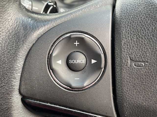 ホンダ ヴェゼル ハイブリッド X 富山県 2014(平26)年 10.8万km ホワイトオーキッドパール (株)IDOMが運営する【じしゃロン富山店】の自社ローン対象車両になります。こちらは現金ご利用時の価格です。自社ローンご希望の方は別途その旨お申付け下さい。/社外ナビ/FM/AM/CD/DVD/フルセグ/SD/バックカメラ/ETC/シティブレーキアクティブシステム/横滑り防止装置/LEDヘッドライト/フォグランプ/オートライト/ドアバイザー/クルーズコントロール/電子パーキングブレーキ/ステアリングリモコン/プッシュスタート/スマートキー/スペアキー１本/取説/保証書