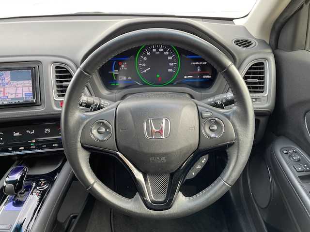 ホンダ ヴェゼル ハイブリッド X 富山県 2014(平26)年 10.8万km ホワイトオーキッドパール (株)IDOMが運営する【じしゃロン富山店】の自社ローン対象車両になります。こちらは現金ご利用時の価格です。自社ローンご希望の方は別途その旨お申付け下さい。/社外ナビ/FM/AM/CD/DVD/フルセグ/SD/バックカメラ/ETC/シティブレーキアクティブシステム/横滑り防止装置/LEDヘッドライト/フォグランプ/オートライト/ドアバイザー/クルーズコントロール/電子パーキングブレーキ/ステアリングリモコン/プッシュスタート/スマートキー/スペアキー１本/取説/保証書