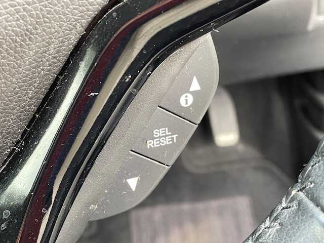 ホンダ ヴェゼル ハイブリッド X 富山県 2014(平26)年 10.8万km ホワイトオーキッドパール (株)IDOMが運営する【じしゃロン富山店】の自社ローン対象車両になります。こちらは現金ご利用時の価格です。自社ローンご希望の方は別途その旨お申付け下さい。/社外ナビ/FM/AM/CD/DVD/フルセグ/SD/バックカメラ/ETC/シティブレーキアクティブシステム/横滑り防止装置/LEDヘッドライト/フォグランプ/オートライト/ドアバイザー/クルーズコントロール/電子パーキングブレーキ/ステアリングリモコン/プッシュスタート/スマートキー/スペアキー１本/取説/保証書