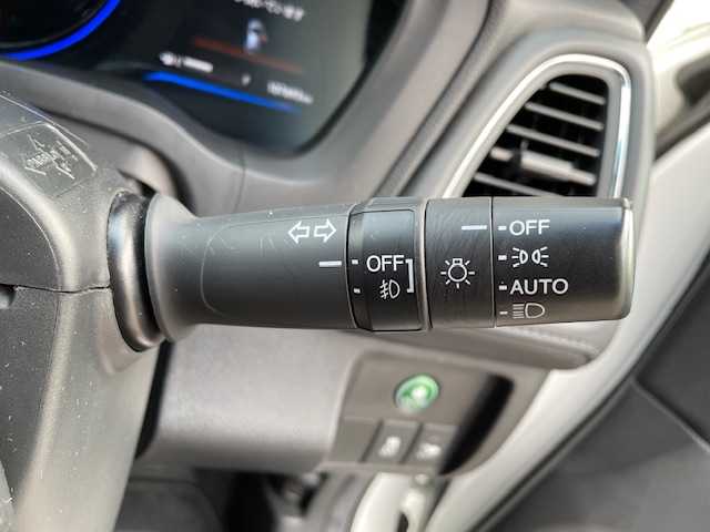 ホンダ ヴェゼル ハイブリッド X 富山県 2014(平26)年 10.8万km ホワイトオーキッドパール (株)IDOMが運営する【じしゃロン富山店】の自社ローン対象車両になります。こちらは現金ご利用時の価格です。自社ローンご希望の方は別途その旨お申付け下さい。/社外ナビ/FM/AM/CD/DVD/フルセグ/SD/バックカメラ/ETC/シティブレーキアクティブシステム/横滑り防止装置/LEDヘッドライト/フォグランプ/オートライト/ドアバイザー/クルーズコントロール/電子パーキングブレーキ/ステアリングリモコン/プッシュスタート/スマートキー/スペアキー１本/取説/保証書