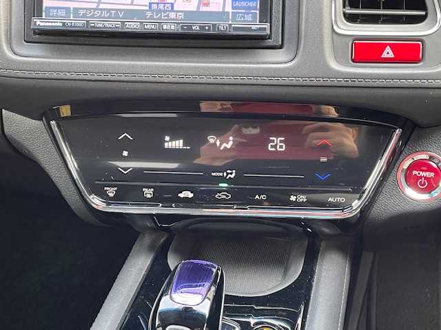 ホンダ ヴェゼル ハイブリッド X 富山県 2014(平26)年 10.8万km ホワイトオーキッドパール (株)IDOMが運営する【じしゃロン富山店】の自社ローン対象車両になります。こちらは現金ご利用時の価格です。自社ローンご希望の方は別途その旨お申付け下さい。/社外ナビ/FM/AM/CD/DVD/フルセグ/SD/バックカメラ/ETC/シティブレーキアクティブシステム/横滑り防止装置/LEDヘッドライト/フォグランプ/オートライト/ドアバイザー/クルーズコントロール/電子パーキングブレーキ/ステアリングリモコン/プッシュスタート/スマートキー/スペアキー１本/取説/保証書