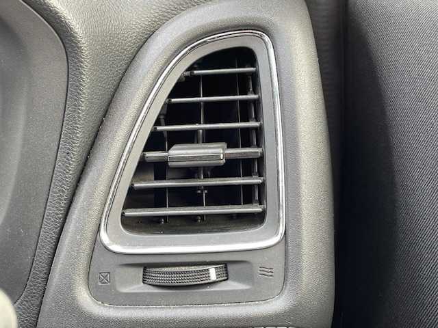 ホンダ ヴェゼル ハイブリッド X 富山県 2014(平26)年 10.8万km ホワイトオーキッドパール (株)IDOMが運営する【じしゃロン富山店】の自社ローン対象車両になります。こちらは現金ご利用時の価格です。自社ローンご希望の方は別途その旨お申付け下さい。/社外ナビ/FM/AM/CD/DVD/フルセグ/SD/バックカメラ/ETC/シティブレーキアクティブシステム/横滑り防止装置/LEDヘッドライト/フォグランプ/オートライト/ドアバイザー/クルーズコントロール/電子パーキングブレーキ/ステアリングリモコン/プッシュスタート/スマートキー/スペアキー１本/取説/保証書