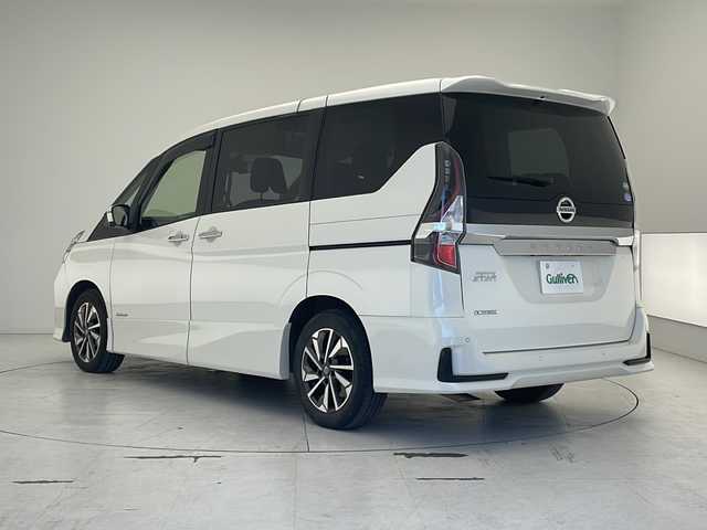 日産 セレナ ハイウェイスター V 沖縄県 2021(令3)年 4.3万km ブリリアントホワイトパール 社外ナビ　/(フルセグＴＶ/ＣＤ/ＤＶＤ再生/Ｂｌｕｅｔｏｏｔｈ接続)/アラウンドビューモニター/ＥＴＣ　/プロパイロット　/デジタルインナーミラー　/フリップダウンモニター　/両側パワースライドドア　/コーナーセンサー/衝突被害軽減システム/LEDヘッドライト/オートライト/純正アルミホイール/取扱説明書