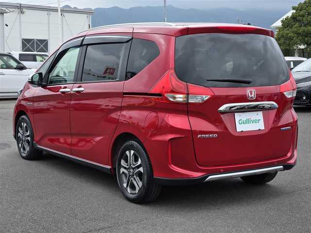 ホンダ フリード ハイブリット クロスター ホンダセンシング 鹿児島県 2021(令3)年 2.4万km プレミアムクリスタルレッドM 両側パワースライドドア　/アダプティブクルーズコントロール　/ビルトインＥＴＣ　/前後純正ドライブレコーダー　/純正メモリーナビ（ＶＸＭ－２２４ＶＦｉ）　/Ｄ＋Ｎ席シートヒーター　/ルーフレール　/ＢＴオーディオ/ホンダセンシング/横滑り防止装置/レーンキープアシスト/バックカメラ/プッシュスタート/スマートキー/純正アルミホイール(15インチ)/プッシュスタート/スマートキー/エアバッグ(W＋サイド)/カーテンエアバッグ
