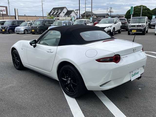 マツダ ロードスター S スペシャルパッケージ 岐阜県 2022(令4)年 1.3万km スノーフレイクホワイトパールマイカ 登録時走行距離12177km/６ＭＴ　/純正ＳＤナビ(ディスプレイオーディオ)/フルセグテレビ　/オープンカー　/コーナーセンサー前後　/ＬＥＤヘッドライト　/スマートキー　/シートヒーター前席　/ドライブレコーダー前方　/純正１６アルミホイール　/ＥＴＣ　/プッシュスタート/パワーステアリング/パワーウィンドウ/エアコンAAC/Blue tooth接続/CD・DVD可/USB入力端子/AUX接続/社外フロアマット/ABS/横滑り防止装置/盗難防止装置/レーンキープアシスト/オートライト/エアバッグW/衝突被害軽減システム