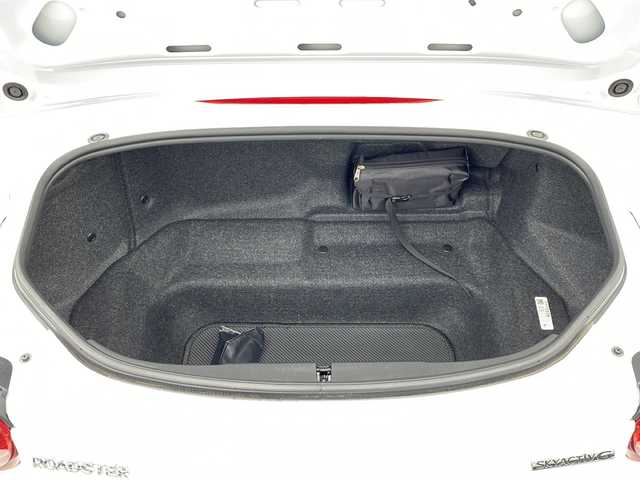 マツダ ロードスター S スペシャルパッケージ 岐阜県 2022(令4)年 1.3万km スノーフレイクホワイトパールマイカ 登録時走行距離12177km/６ＭＴ　/純正ＳＤナビ(ディスプレイオーディオ)/フルセグテレビ　/オープンカー　/コーナーセンサー前後　/ＬＥＤヘッドライト　/スマートキー　/シートヒーター前席　/ドライブレコーダー前方　/純正１６アルミホイール　/ＥＴＣ　/プッシュスタート/パワーステアリング/パワーウィンドウ/エアコンAAC/Blue tooth接続/CD・DVD可/USB入力端子/AUX接続/社外フロアマット/ABS/横滑り防止装置/盗難防止装置/レーンキープアシスト/オートライト/エアバッグW/衝突被害軽減システム