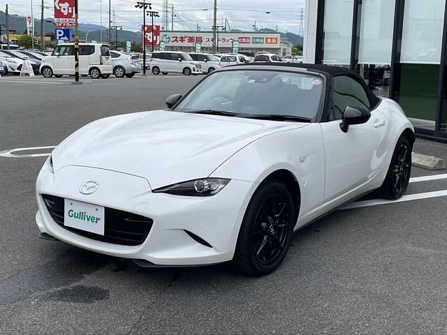 マツダ ロードスター S スペシャルパッケージ 岐阜県 2022(令4)年 1.3万km スノーフレイクホワイトパールマイカ 登録時走行距離12177km/６ＭＴ　/純正ＳＤナビ(ディスプレイオーディオ)/フルセグテレビ　/オープンカー　/コーナーセンサー前後　/ＬＥＤヘッドライト　/スマートキー　/シートヒーター前席　/ドライブレコーダー前方　/純正１６アルミホイール　/ＥＴＣ　/プッシュスタート/パワーステアリング/パワーウィンドウ/エアコンAAC/Blue tooth接続/CD・DVD可/USB入力端子/AUX接続/社外フロアマット/ABS/横滑り防止装置/盗難防止装置/レーンキープアシスト/オートライト/エアバッグW/衝突被害軽減システム