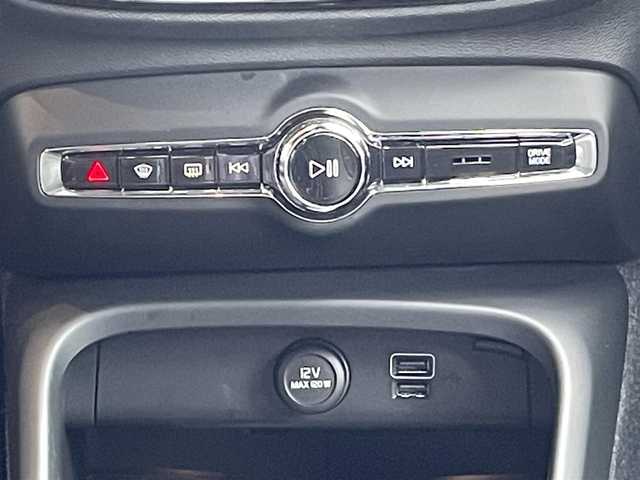 ボルボ ＸＣ４０ T4 AWD Rデザイン 鹿児島県 2020(令2)年 5.3万km 赤Ⅱ 純正ナビ/フルセグTV/全方位カメラ/クルーズコントロール/前後ドライブレコーダー/ETC/前席パワーシート/前後シートヒーター/純正マット/パドルシフト/プッシュスタート/スマートキー