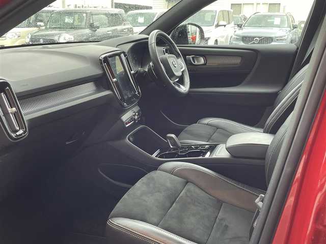 ボルボ ＸＣ４０ T4 AWD Rデザイン 鹿児島県 2020(令2)年 5.3万km 赤Ⅱ 純正ナビ/フルセグTV/全方位カメラ/クルーズコントロール/前後ドライブレコーダー/ETC/前席パワーシート/前後シートヒーター/純正マット/パドルシフト/プッシュスタート/スマートキー