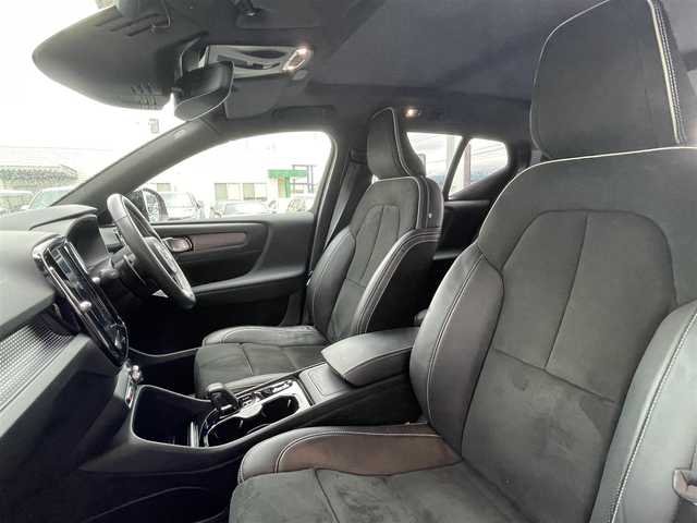 ボルボ ＸＣ４０ T4 AWD Rデザイン 鹿児島県 2020(令2)年 5.3万km 赤Ⅱ 純正ナビ/フルセグTV/全方位カメラ/クルーズコントロール/前後ドライブレコーダー/ETC/前席パワーシート/前後シートヒーター/純正マット/パドルシフト/プッシュスタート/スマートキー