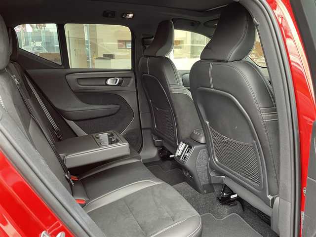 ボルボ ＸＣ４０ T4 AWD Rデザイン 鹿児島県 2020(令2)年 5.3万km 赤Ⅱ 純正ナビ/フルセグTV/全方位カメラ/クルーズコントロール/前後ドライブレコーダー/ETC/前席パワーシート/前後シートヒーター/純正マット/パドルシフト/プッシュスタート/スマートキー