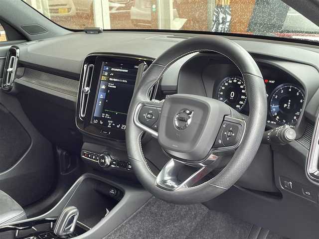 ボルボ ＸＣ４０ T4 AWD Rデザイン 鹿児島県 2020(令2)年 5.3万km 赤Ⅱ 純正ナビ/フルセグTV/全方位カメラ/クルーズコントロール/前後ドライブレコーダー/ETC/前席パワーシート/前後シートヒーター/純正マット/パドルシフト/プッシュスタート/スマートキー