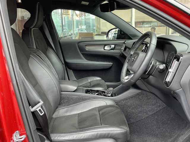 ボルボ ＸＣ４０ T4 AWD Rデザイン 鹿児島県 2020(令2)年 5.3万km 赤Ⅱ 純正ナビ/フルセグTV/全方位カメラ/クルーズコントロール/前後ドライブレコーダー/ETC/前席パワーシート/前後シートヒーター/純正マット/パドルシフト/プッシュスタート/スマートキー