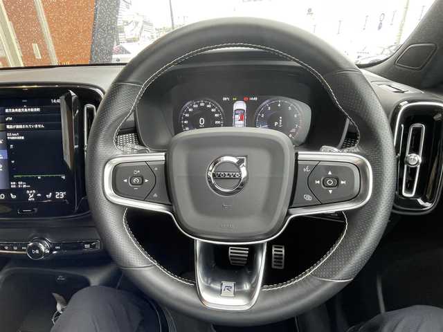 ボルボ ＸＣ４０ T4 AWD Rデザイン 鹿児島県 2020(令2)年 5.3万km 赤Ⅱ 純正ナビ/フルセグTV/全方位カメラ/クルーズコントロール/前後ドライブレコーダー/ETC/前席パワーシート/前後シートヒーター/純正マット/パドルシフト/プッシュスタート/スマートキー