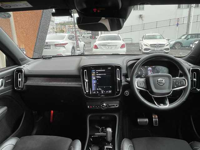 ボルボ ＸＣ４０ T4 AWD Rデザイン 鹿児島県 2020(令2)年 5.3万km 赤Ⅱ 純正ナビ/フルセグTV/全方位カメラ/クルーズコントロール/前後ドライブレコーダー/ETC/前席パワーシート/前後シートヒーター/純正マット/パドルシフト/プッシュスタート/スマートキー